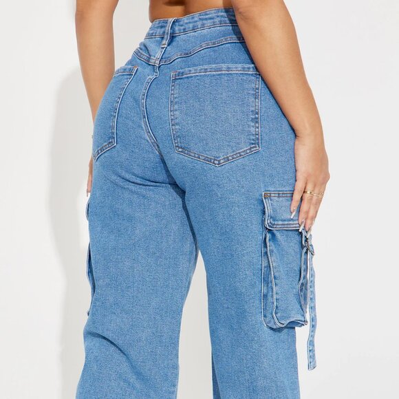 Love Hurts Ankle Strap Cargo Jeans || Medium Blue Wash - Picture 3 of 9